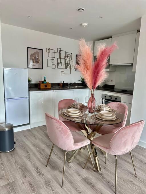 Central Derby Urban 2 Bedroom Flat - An Oasis Of Elegance! Free Parking And Wifi Suitable For Families And Professionals Dış mekan fotoğraf